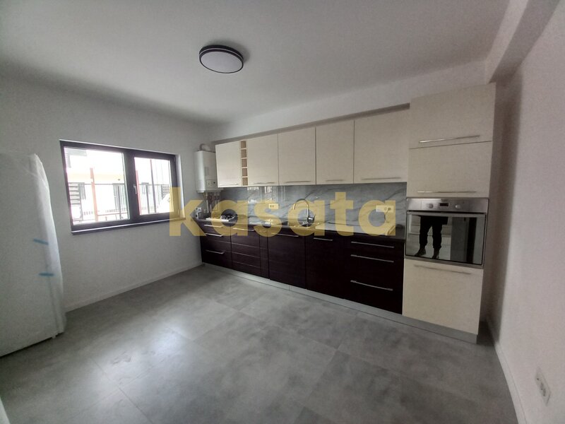 Casa 4 camere 190 mp, curte & 2 locuri parcare in zona Crisul Repede