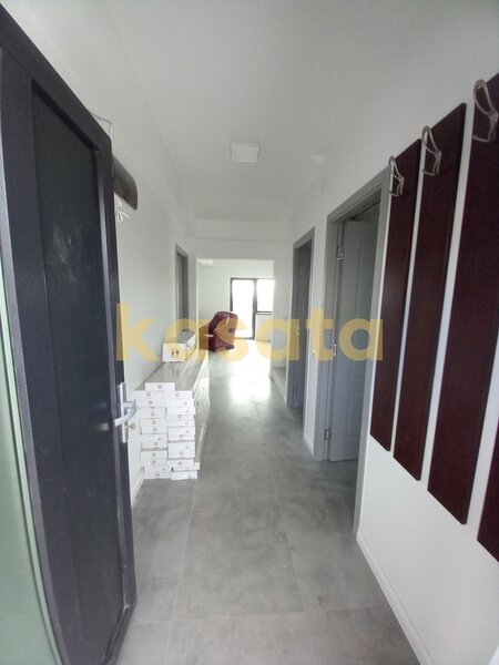 Casa 4 camere 190 mp, curte & 2 locuri parcare in zona Crisul Repede