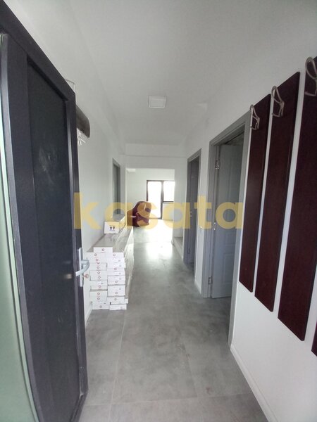 Casa 4 camere 190 mp, curte & 2 locuri parcare in zona Crisul Repede