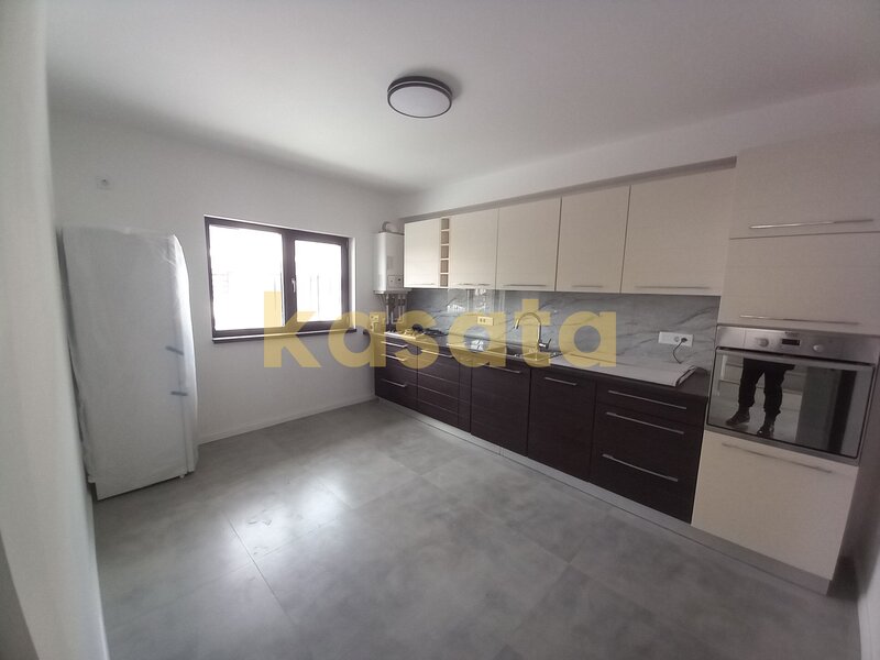 Casa 4 camere 190 mp, curte & 2 locuri parcare in zona Crisul Repede